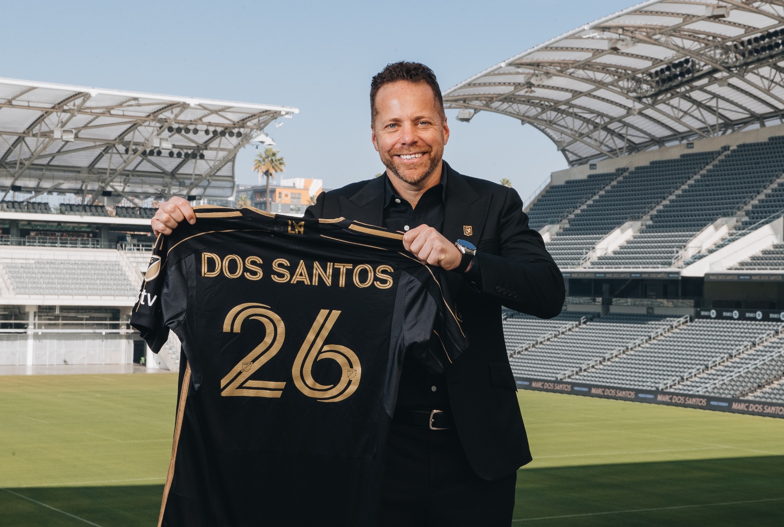 Marc Dos Santos fue presentado como nuevo DT