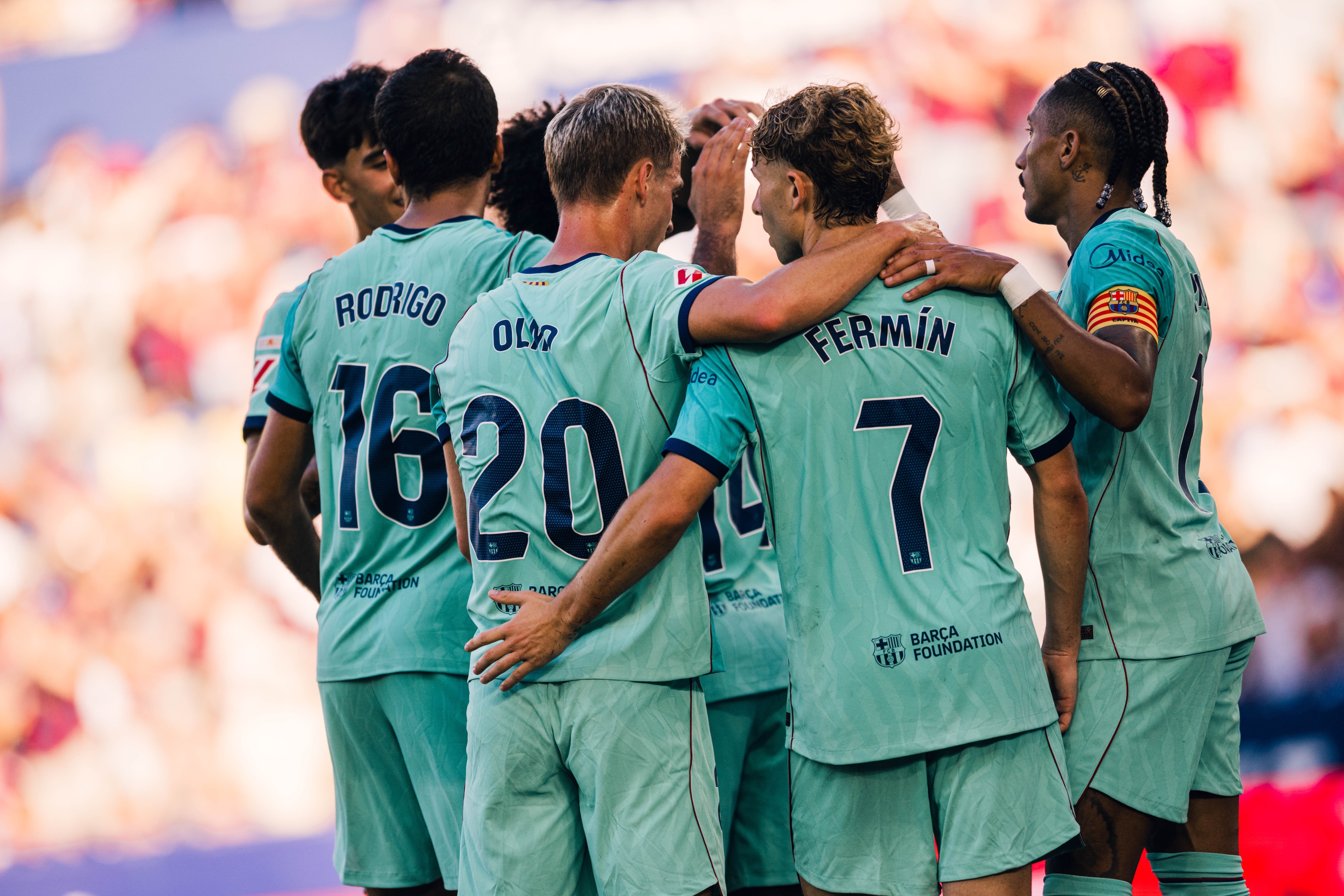 Barcelona sigue invicto en España