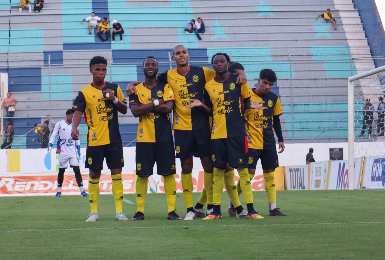 Real España derrota 2-0 a UPNFM y sigue en la lucha por la cima